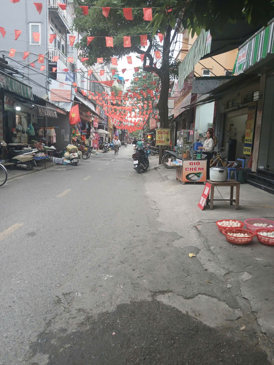 NHÀ GẦN PHẠM VĂN ĐỒNG 7 CHỖ NGỦ TRONG NHÀ NHỈNH 9 TỶ